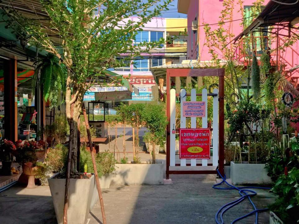 Winny Apartment Rayong Exteriör bild