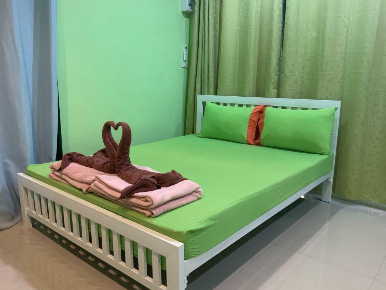 Winny Apartment Rayong Exteriör bild