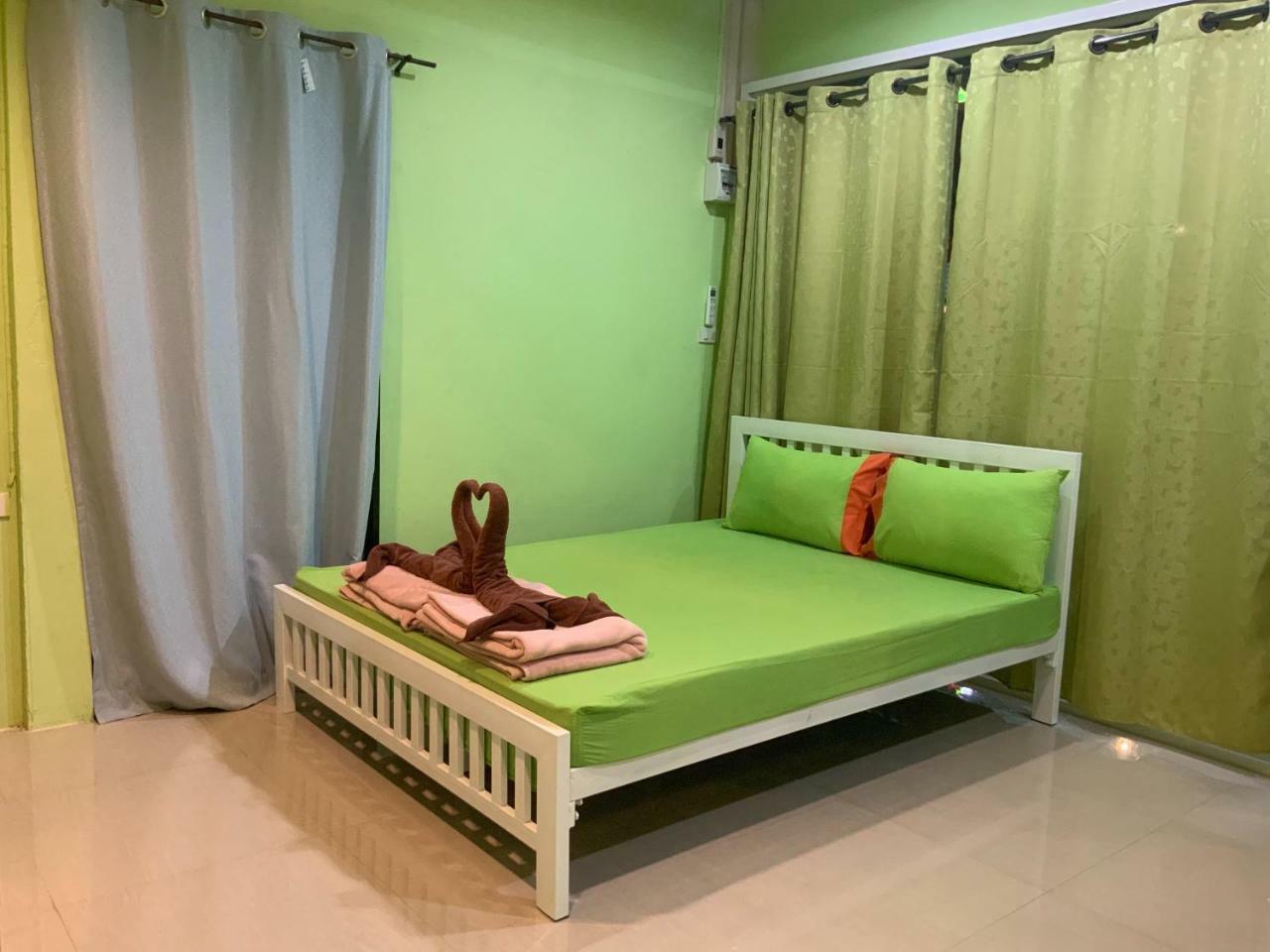 Winny Apartment Rayong Exteriör bild