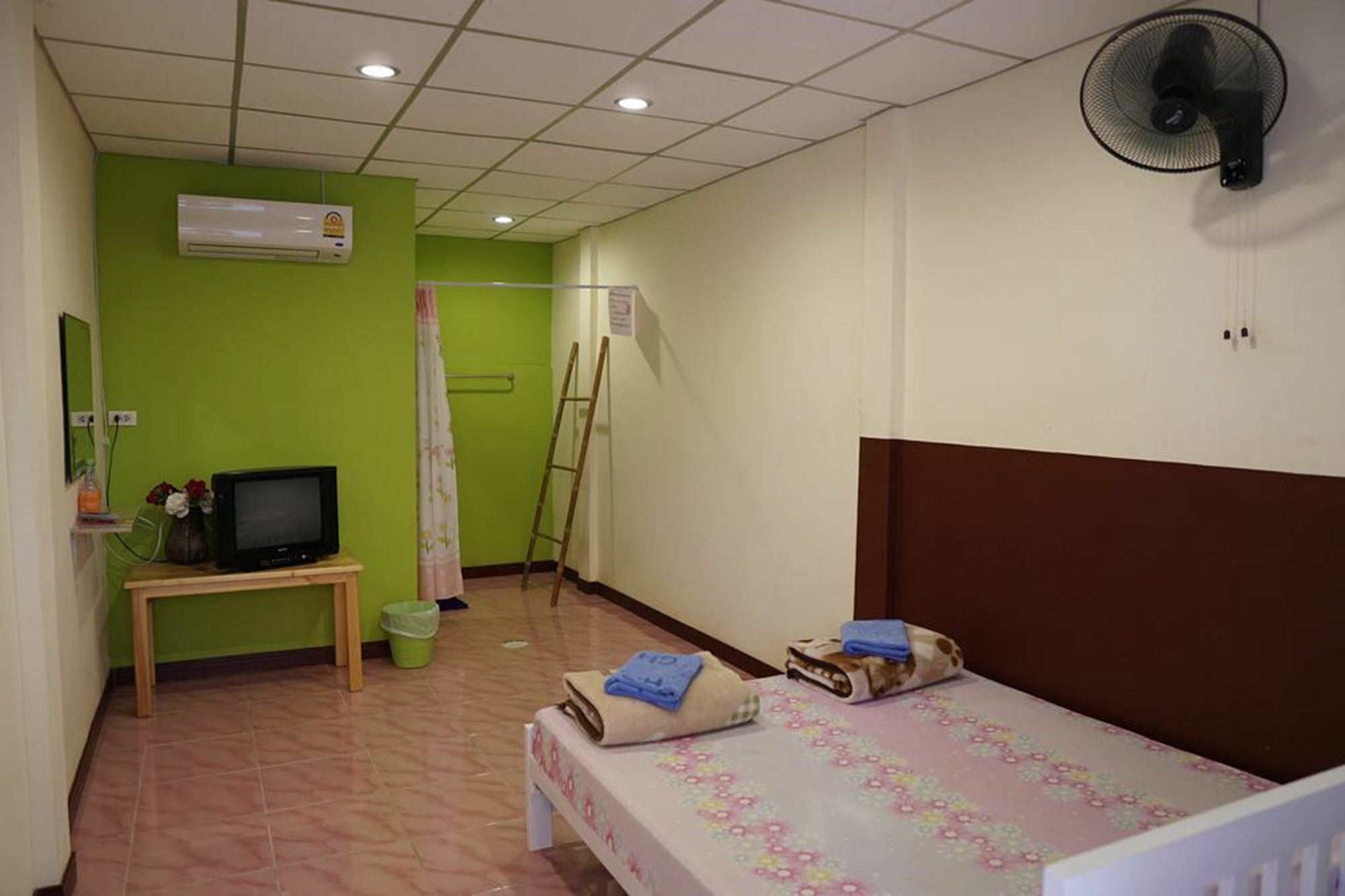 Winny Apartment Rayong Exteriör bild